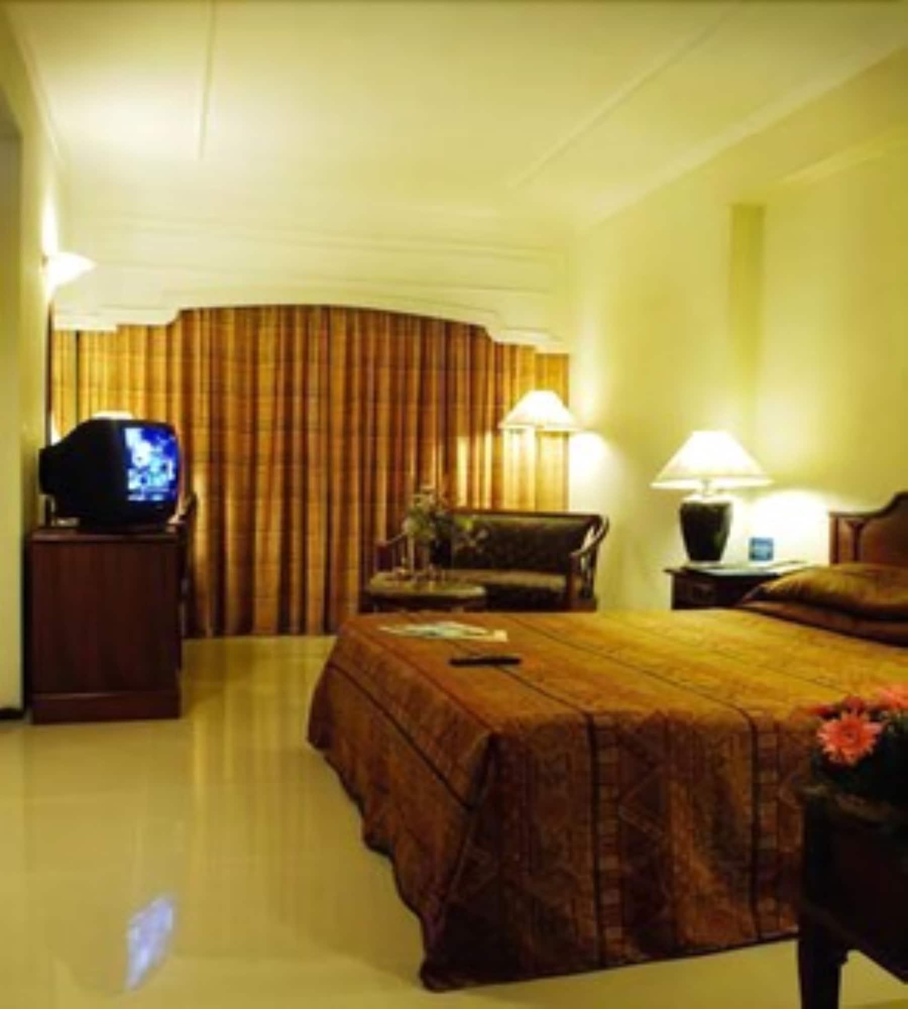 Savera Hotel Chennai Bagian luar foto